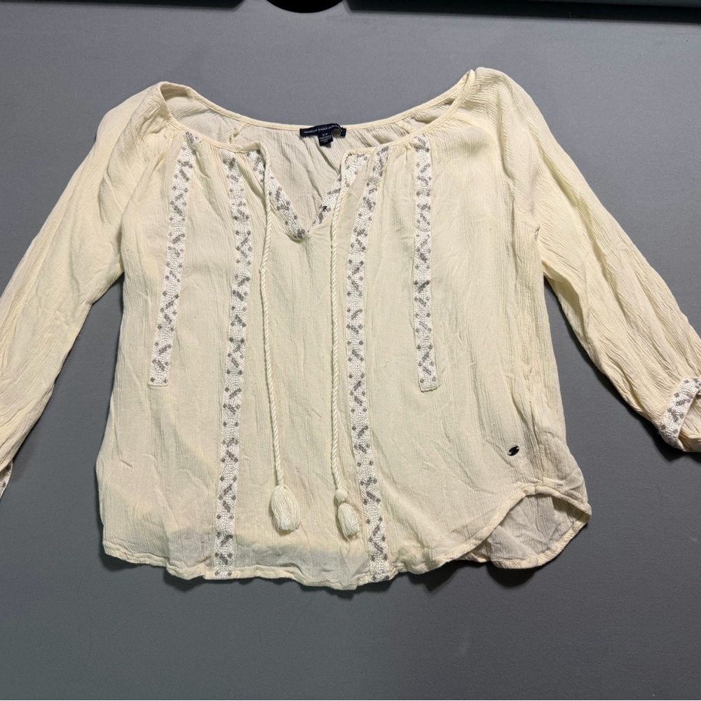 American Eagle Outfitters Light Cream Blouse size small babydoll style!